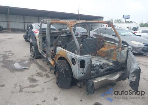 2010 Jeep Wrangler Unlimited Sahara z USA, uszkodzony, nr VIN 1J4HA5H13AL103417